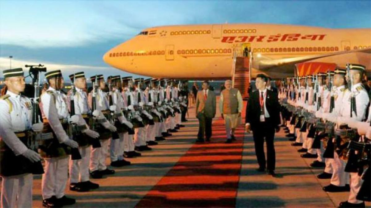 Modi accorded ceremonial welcome in Malaysia